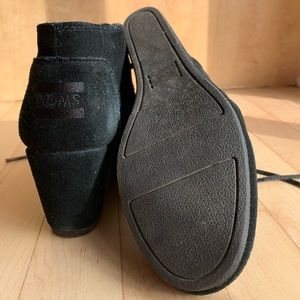 Toms Kala bootie all black EUC